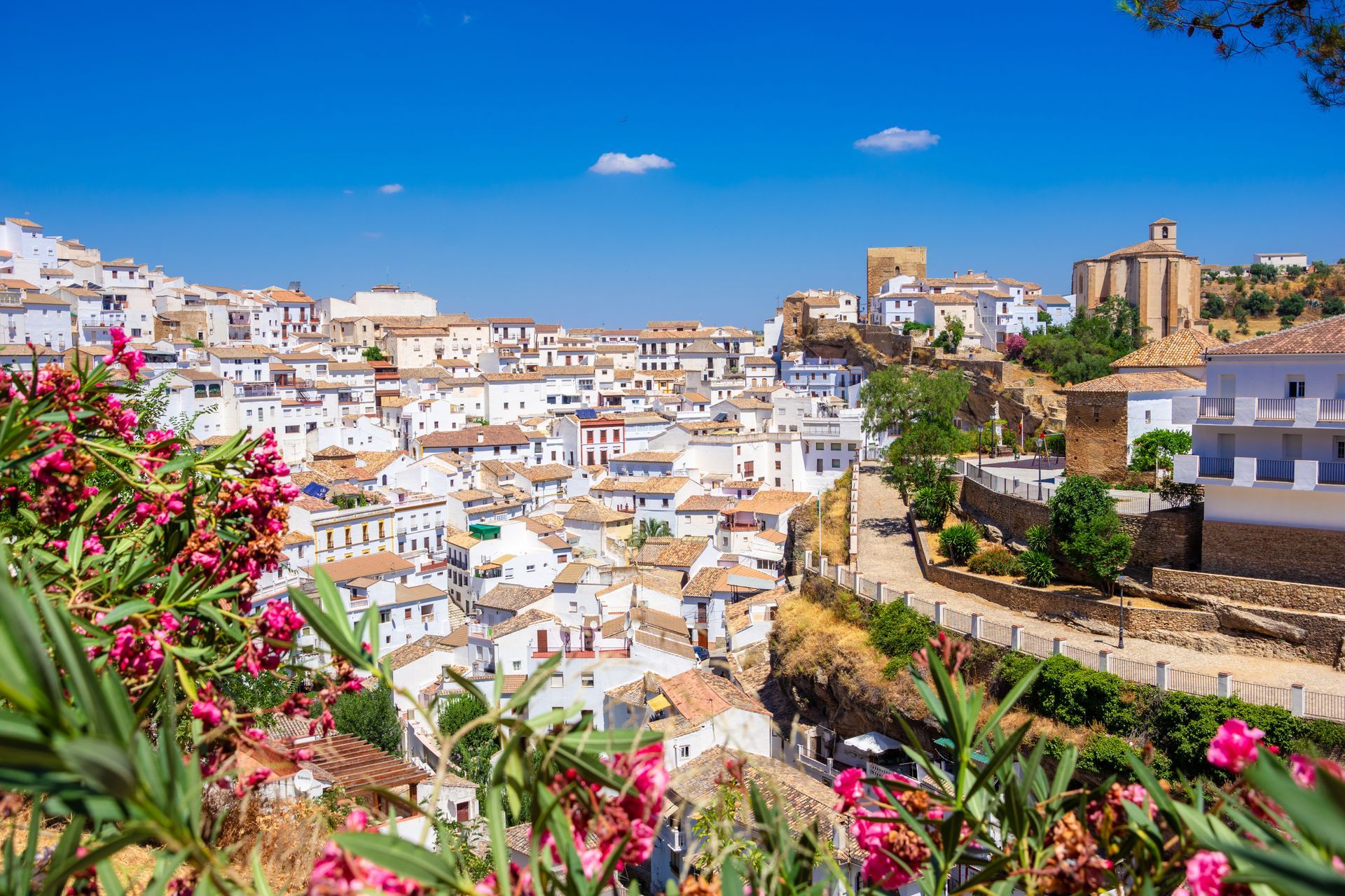 Setenil de las Bodegas. Typical andalucian village with white houses and sreets with dwellings built into rock overhangs above Rio Trejo. Andalusia. Spain