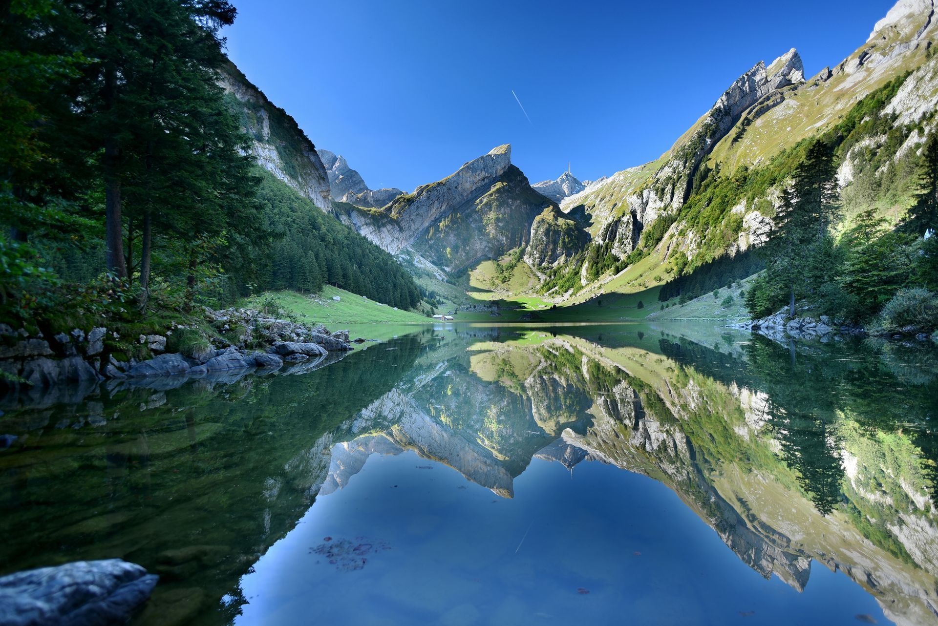 Der Seealpsee mir dem Säntis im Alpsteinmassiv