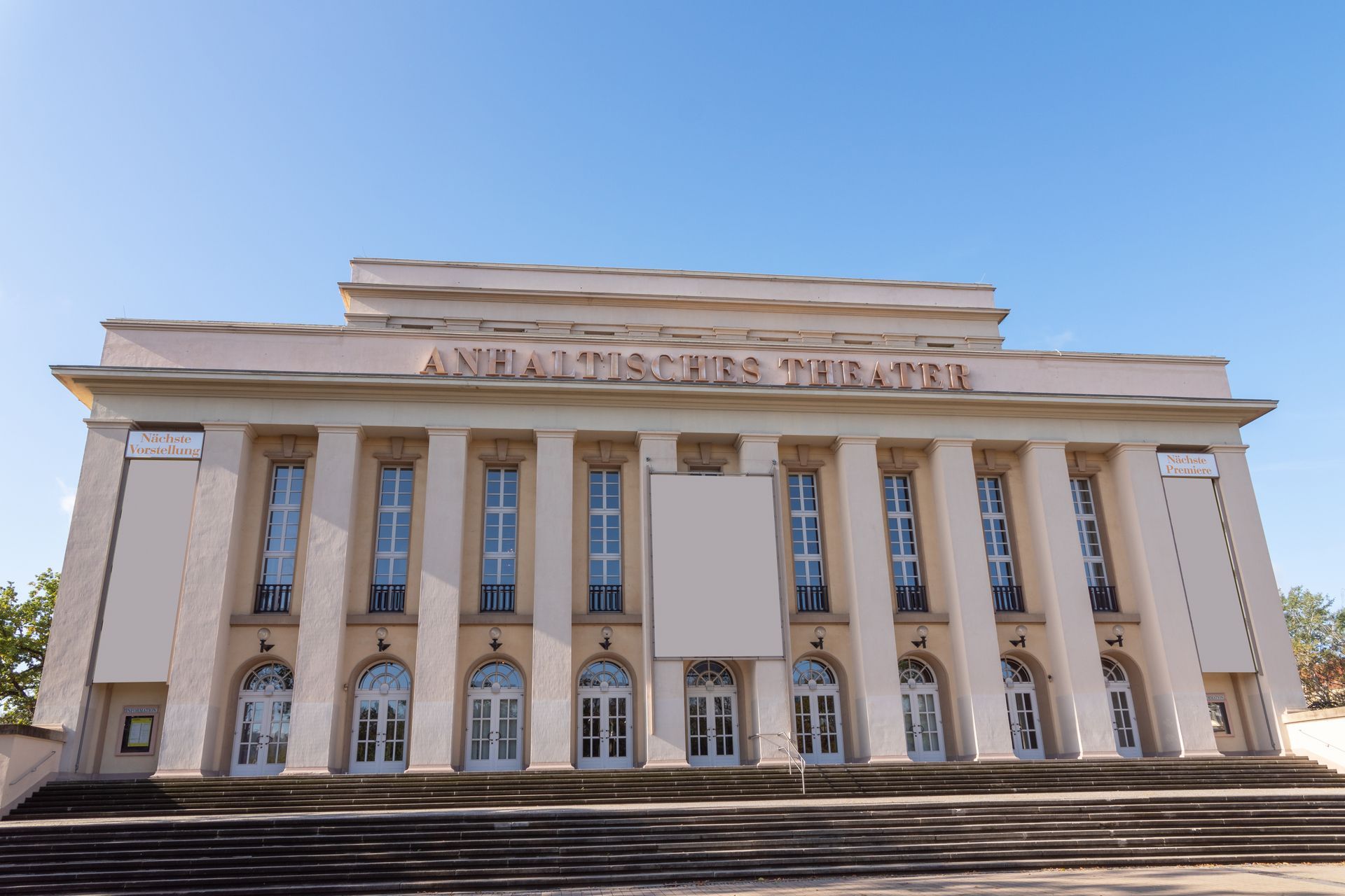 Gebäude der Hauptpost in Dessau-Roßlau, Sachsen-Anhalt
