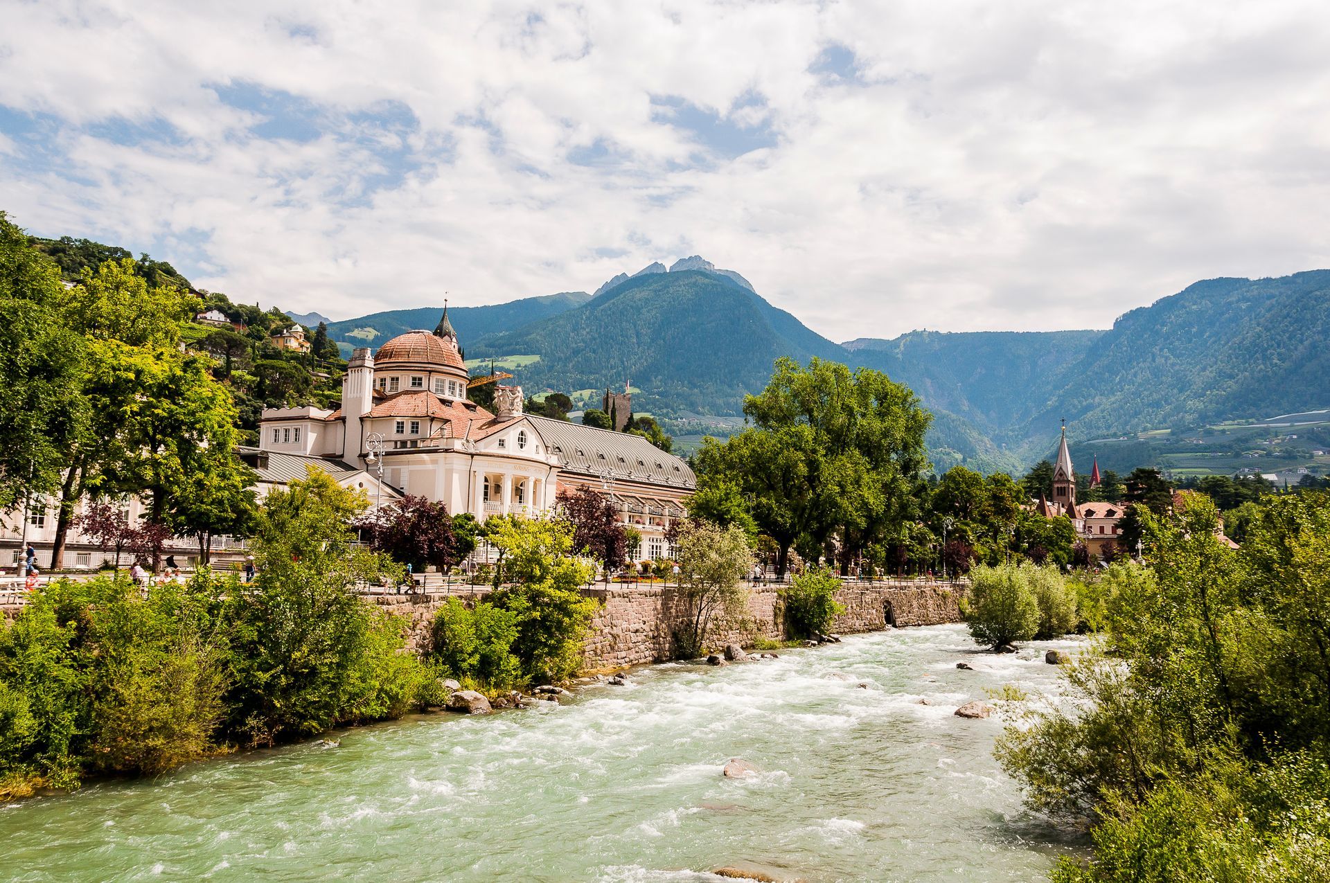 Meran, Kurhaus, Altstadt, Passer, Fluss, Passerpromenade, Kurpromenade, Vinschgau, Südtirol, Sommer, Italien