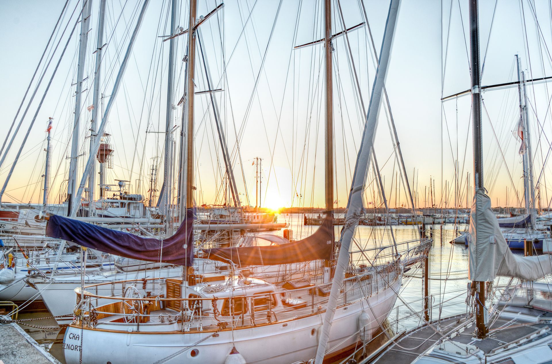 Segelboote im Hafen