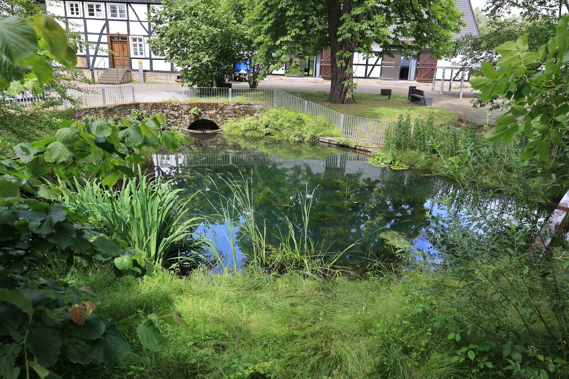 Blick auf die Emscherquelle in der Gemeinde Holzwickede	