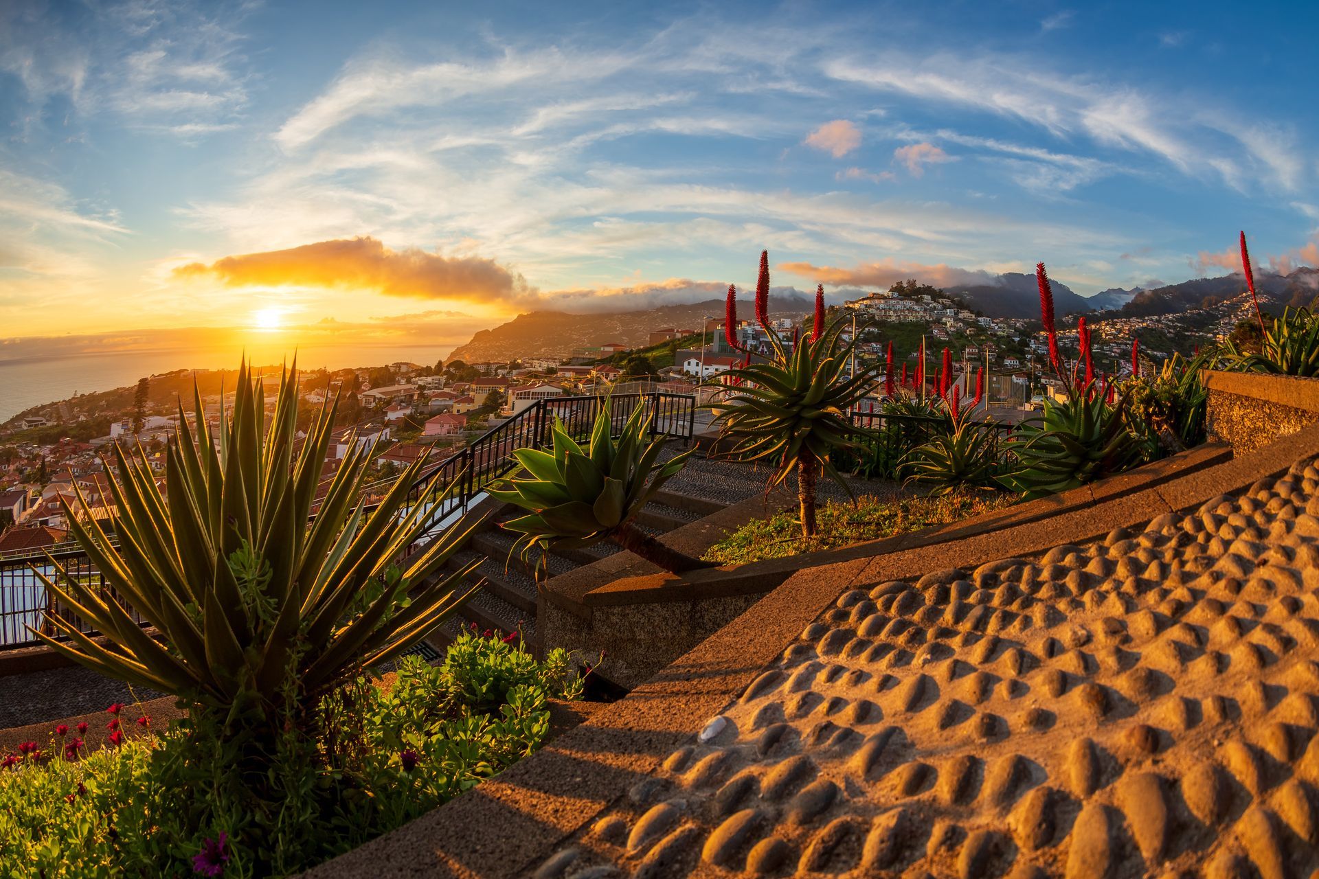 Funchal - Sonnenuntergang am Pico dos Barcelos