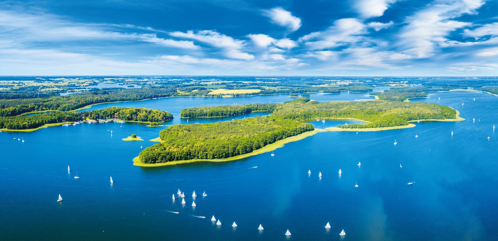 Widok na Mazury z lotu ptaka.